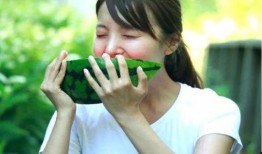 吃瓜的妇女,揭秘吃瓜妇人背后的故事与生活点滴