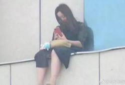 女孩跳楼警局吃瓜,吃瓜群众背后的冷漠与反思