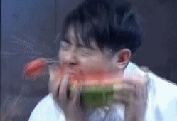 吃瓜公布恋情,瓜界炸裂！吃瓜群众见证明星甜蜜恋情公开