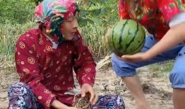 乡村孩子吃瓜趣事,瓜田里的欢乐时光