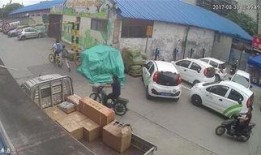 警察打死吃瓜群众,警察误伤无辜群众引发社会关注