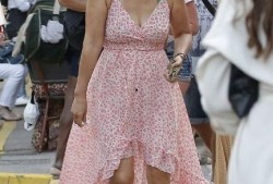 巩俐每日吃瓜照,展现健康时尚风采