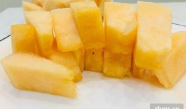 给羊吃哈密瓜,甜蜜牧场的绿色盛宴