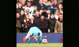 瓜帅吃牌视频,瓜迪奥拉吃牌瞬间引发热议