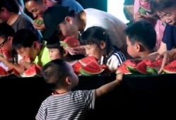 散步吃瓜的群众,揭秘生活百态