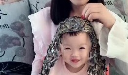 神的宝贝苗苗吃瓜,瓜田里的甜蜜成长故事