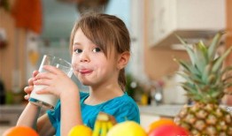 神的宝贝苗苗吃瓜,瓜田里的甜蜜成长故事