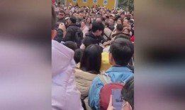 男子与人单挑吃瓜,一场别开生面的较量