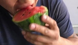 买个瓜给他吃英语,Enjoying a Melon: A Sweet Gesture in English