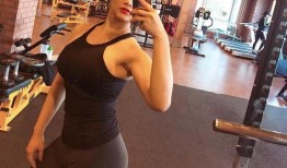 健身模特女神吃瓜,揭秘健身模特的日常饮食秘密