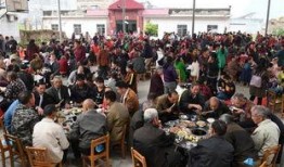 东门镇中学吃瓜,吃瓜事件背后的校园生活剪影