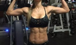 健身模特女神吃瓜,揭秘健身模特的日常饮食秘密