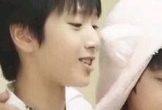 小马吃瓜照片,萌态十足，夏日清凉一“瓜”