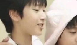 小马吃瓜照片,萌态十足，夏日清凉一“瓜”