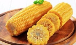 吃瓜吃玉米,畅享田园美味时光