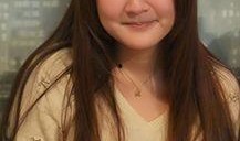 美女吃网纹瓜,美女品尝美味瞬间