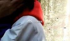 吃瓜女生被打,吃瓜女生遭遇暴力袭击，正义何在？