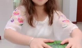 神的宝贝苗苗吃瓜,瓜田里的甜蜜成长故事