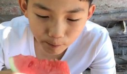 吃瓜壁纸头像男生,揭秘吃瓜壁纸头像男生的魅力瞬间